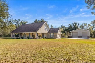 1642 Currie Dr, Sulphur, LA 70665