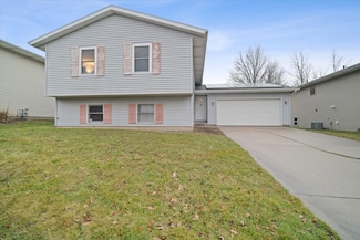 8 Rutherford Ct, Bloomington, IL 61705