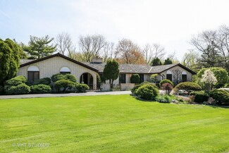 84 Watergate Dr, South Barrington, IL 60010