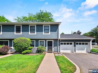 17 Briarwood Ct Unit A, Ramsey, NJ 07446