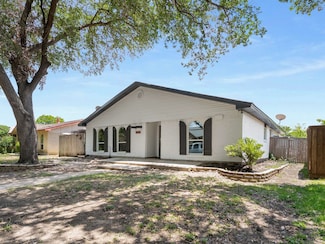 1824 Arundel Dr, Carrollton, TX 75007