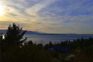 423 S Clarkwood Dr, Bellingham, WA 98225