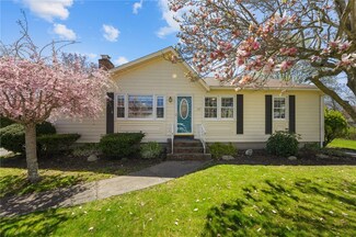 107 Fatima Dr, Warren, RI 02885