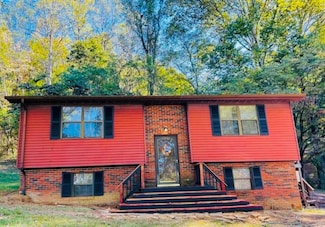 115 Jefferson St, Celina, TN 38551
