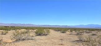 2320 Calic Rd, Golden Valley, AZ 86413