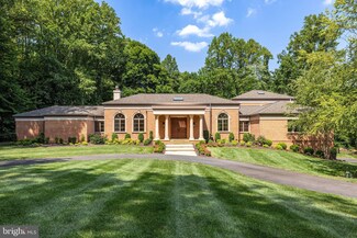 11304 Seneca Cir, Great Falls, VA 22066