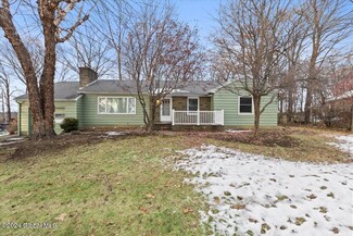 32 W Skyview Dr, Cohoes, NY 12047