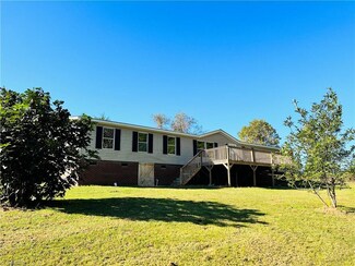 1824 Pine Hollow Dr, Randleman, NC 27317