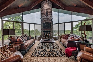 238 Peach Ln, Ridgedale, MO 65739