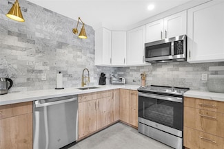 1012 NE 2nd St, Hallandale Beach, FL 33009