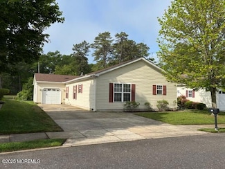 184 Pebble Beach Dr, Hamilton, NJ 08330