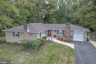 12 Decker Dr, Newark, DE 19711