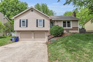 2010 E Stratford Rd, Olathe, KS 66062