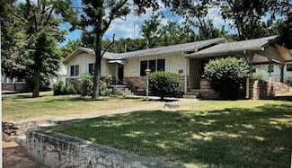 103 N Walnut St, Anderson, MO 64831