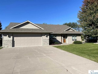228 Amber Ct, Mankato, MN 56001