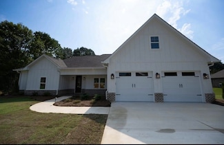 3292 Summerlin Dr, Tupelo, MS 38826