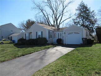 45 Broadmoor Rd, Cranston, RI 02910