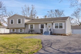 2909 Forest Glen Pkwy, Woodridge, IL 60517