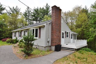 5 Gibson Dr, Litchfield, NH 03052