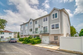 15 Peck Ct, Staten Island, NY 10306