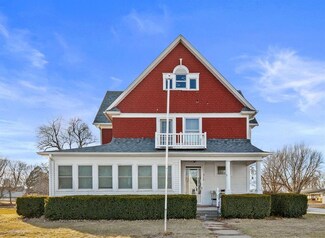 218 NE 3rd St, Panora, IA 50216