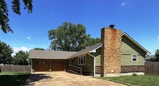 1205 W 14th Street Ct, Chanute, KS 66720