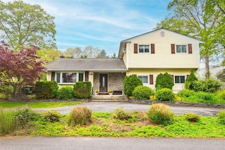 37 Shamrock Rd, Rocky Point, NY 11778