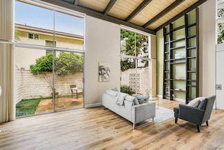2544 Navarra Dr Unit 5, Carlsbad, CA 92009