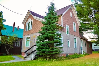 902 Calumet St, Lake Linden, MI 49945