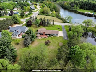171 8th St, Clintonville, WI 54929