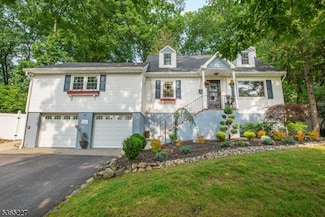 40 Lake Dr E, Wayne, NJ 07470