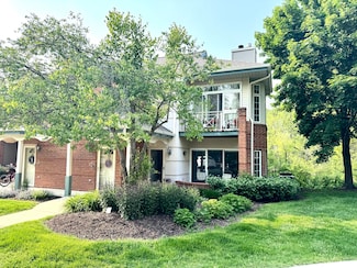 18920 Toldt Woods Dr Unit 10, Brookfield, WI 53045