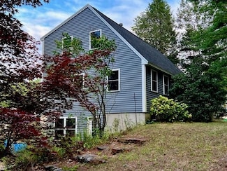 88 Cram Rd, Weare, NH 03281