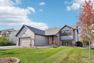 2438 Hynes Ave N, Saint Paul, MN 55128