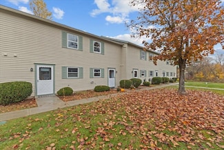 29 Densmore Dr, Essex Junction, VT 05452