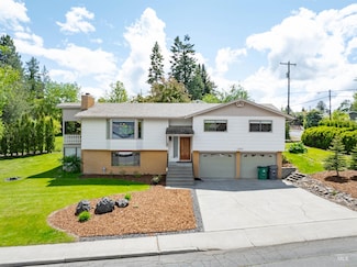 1205 Ponderosa Dr, Moscow, ID 83843