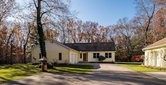 423 Fernwood Ln, Muskegon, MI 49442