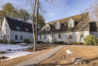 80 Glengarry Dr, Stratham, NH 03885