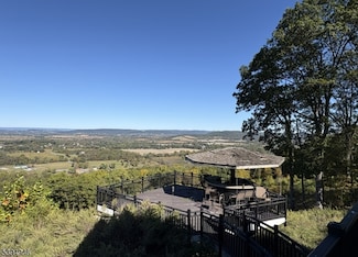 4 Vista Ln, Bloomsbury, NJ 08804