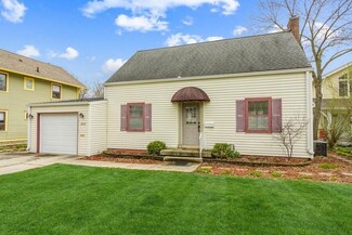 3218 West St, Ames, IA 50014