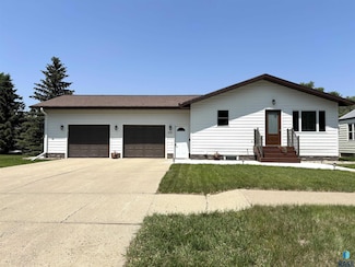 421 E 2nd St, Miller, SD 57362