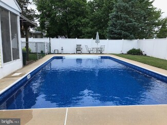 26 Sadie St, Trenton, NJ 08619