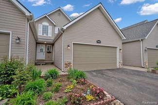 4661 Christopher Pines Dr Unit A2, Clarkston, MI 48346