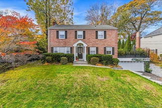 53 Stuart Place, Manhasset, NY 11030
