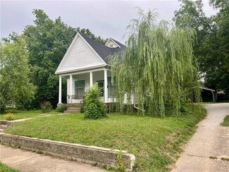 721 W Walnut St, Nevada, MO 64772