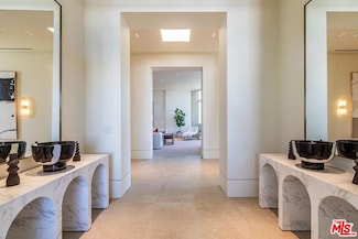 455 N Palm Dr Unit PH, Beverly Hills, CA 90210