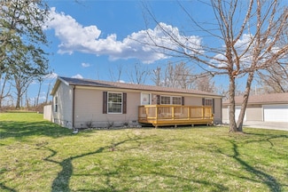 607 N Walnut St, Oakland, IL 61943