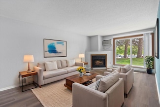 3440 Golfview Dr Unit 123, Saint Paul, MN 55123