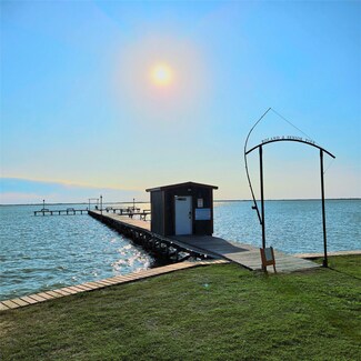 117 Abalone St, Palacios, TX 77465