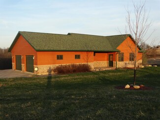 968 Majestic Oak Ridge Ln, Harpers Ferry, IA 52146